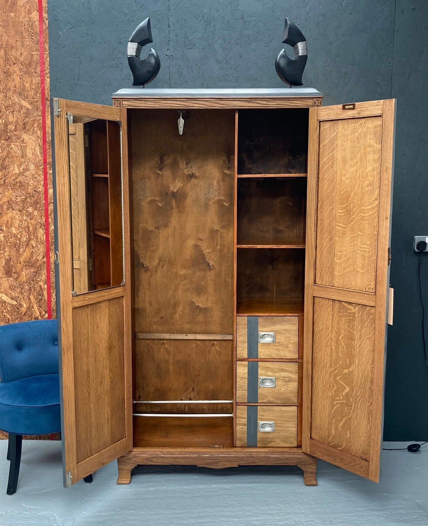 Gent's Wardrode
